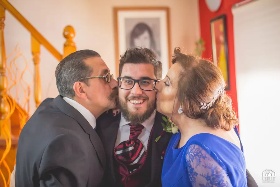 Boda religiosa en Cáceres. Preparativos del novio [L&M]